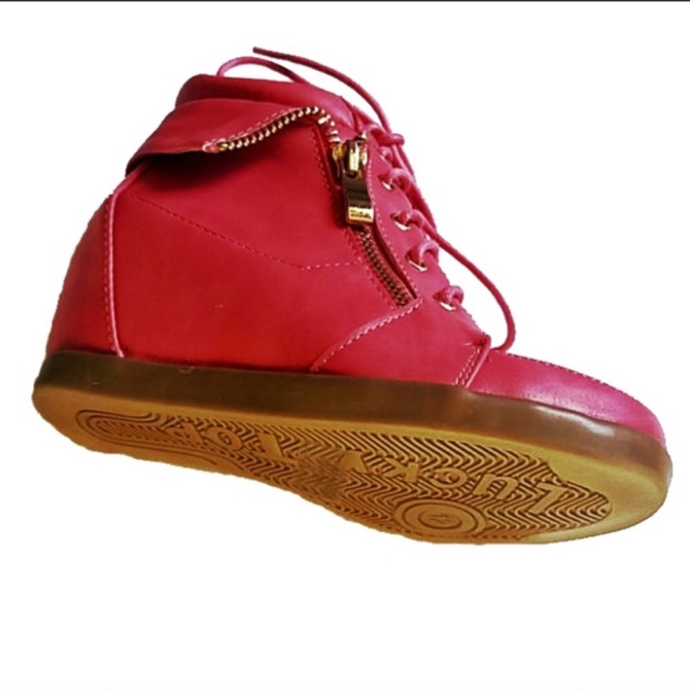 🛍️ Lucky Top  Fushia Sneakers - Picture 7 of 7